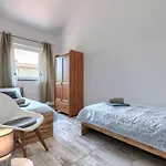 Lucky By Interhome ברטוניגלה