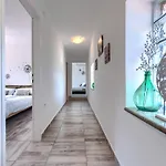 Lucky By Interhome ברטוניגלה
