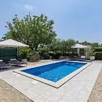Lucky By Interhome בית נופש