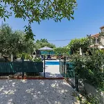 Lucky By Interhome בית נופש ברטוניגלה