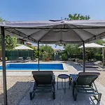 Lucky By Interhome *