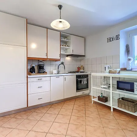 Lucky By Interhome Vikendica