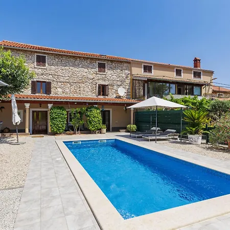 Vikendica Lucky By Interhome