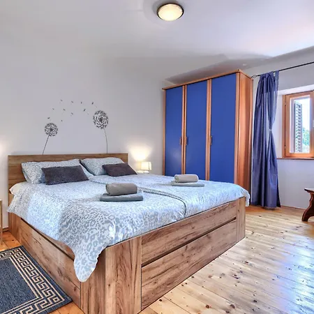Lucky By Interhome *