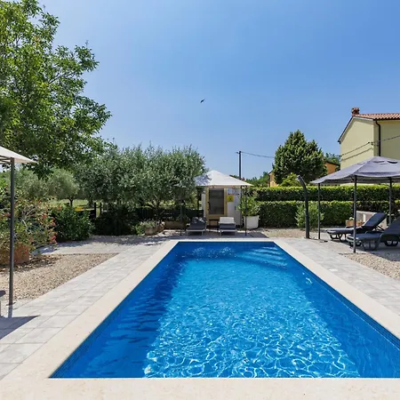 Lucky By Interhome * Brtonigla