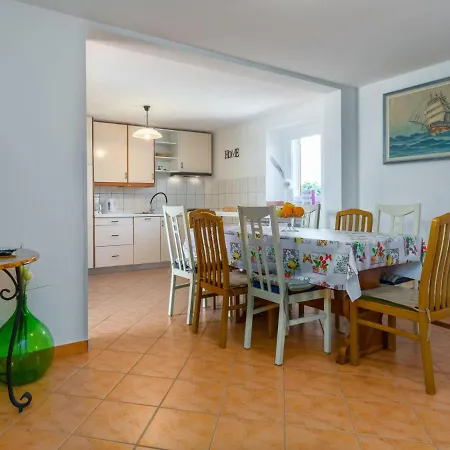 Lucky By Interhome *