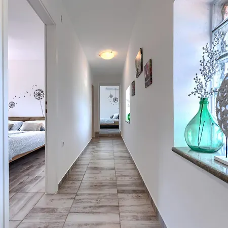 Lucky By Interhome Brtonigla
