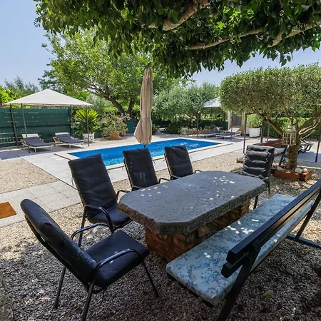 Ferienhaus Lucky By Interhome